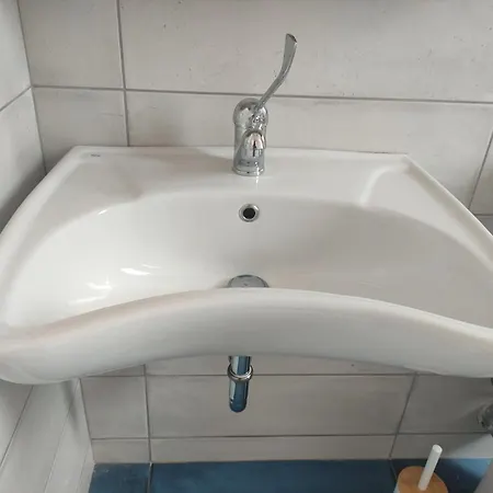 Ruby Pessada Vilă *