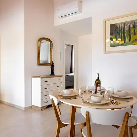 Ruby Pessada Villa *